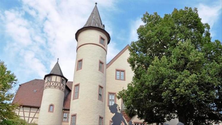 In dem Schloss in Lohr am Main ist Maria Sophia von Erthal aufgewachsen, die für das historische Vorbild für das Märchen „Schneewittchen“ gehalten wird. 