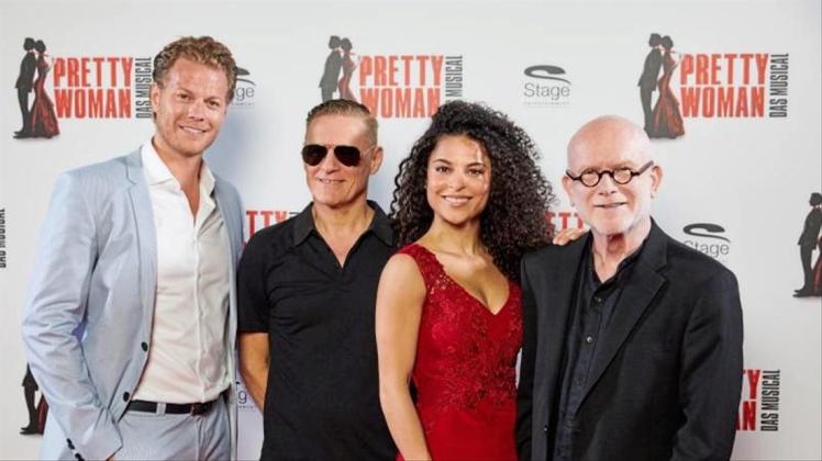Mark Seibert (l-r), Bryan Adams, Patricia Meeden und Jim Vallance stellen „Pretty Woman - Das Musical“ in Hamburg vor. 