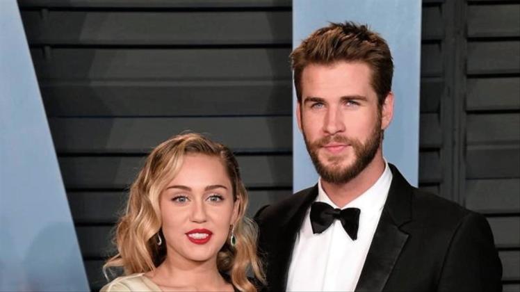 Miley Cyrus und Liam Hemsworth kommen 2018 in Beverly Hills zur Vanity Fair Oscar Party. 
