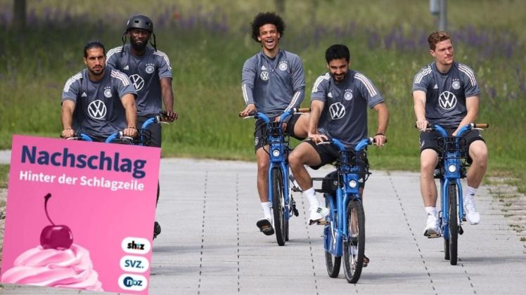 Hinter den EM-Kulissen: Deutsche Nationalspieler auf dem Trainingsgelände in Herzogenaurach Hinter den EM-Kulissen: Deutsche Nationalspieler auf dem Trainingsgelände in Herzogenaurach