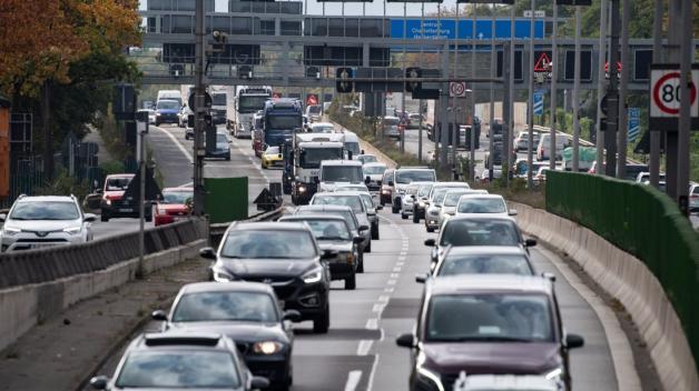 Das Auto ist ein klarer Gewinner der Corona- Pandemie – das ist auf der Berliner Stadtautobahn deutlich zu sehen.