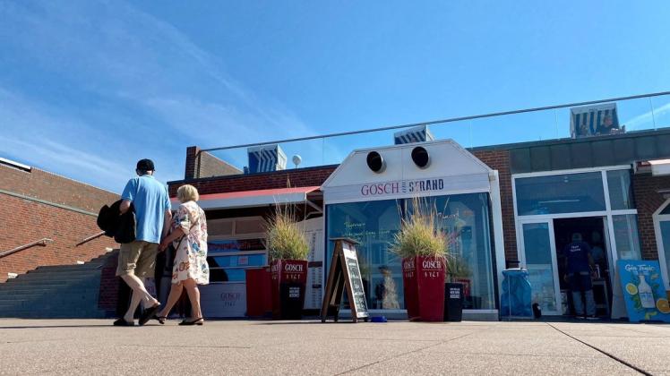 Am Freitag durch PCR-Ergebnis bestätigt: Ein Mitarbeiter der Gosch-Filiale an der Promenade in Westerland ist positiv auf das Coronavirus getestet worden. Weitere ungeimpfte Mitarbeiter mussten in Quarantäne.