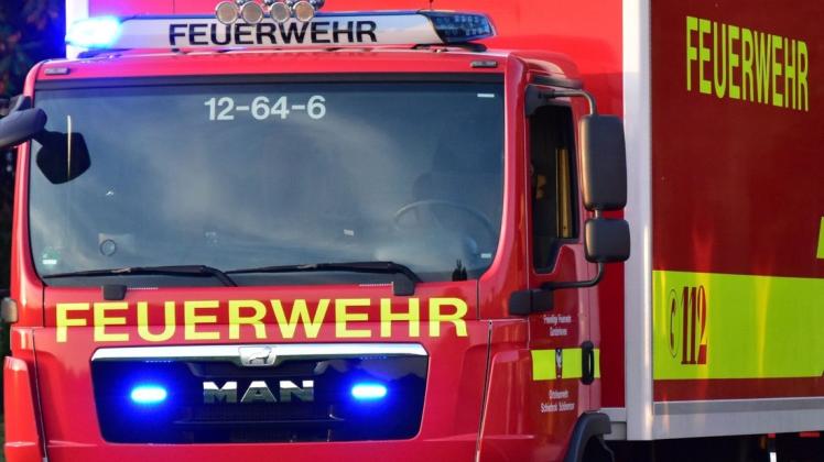 Der VW einer 51-jährigen Frau aus Beckeln ist am Mittwoch in Wildeshausen in Brand geraten. . Die alarmierte Feuerwehr war mit drei Fahrzeugen vor Ort. Symbolfoto: Thorsten Konkel