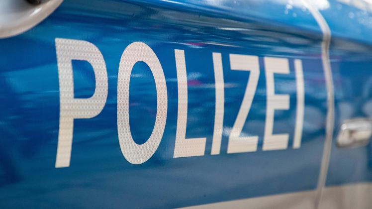 Nach einem Zusammenprall mit einem Auto musste eine Bremer Schülerin in ein Krankenhaus gebracht werden. 