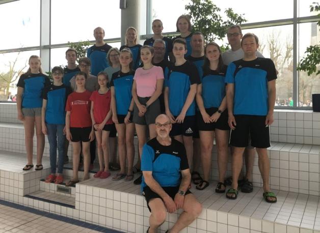 Dank der Helfer des Schwimmvereins Blau-Weiß Lingen konnten die Schulmeisterschaften im Schwimmen im Linus-Bad problemlos durchgeführt werden. Foto: Schwimmverein Blau-Weiß Lingen Dank der Helfer des Schwimmvereins Blau-Weiß Lingen konnten die Schulmeisterschaften im Schwimmen im Linus-Bad problemlos durchgeführt werden. Foto: Schwimmverein Blau-Weiß Lingen