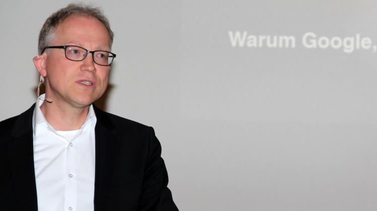 Prof. Dr. Volker Lüdemann, wissenschaftlicher Leiter des Niedersächsischen Datenschutzzentrums, sieht selbstfahrende Autos duchaus kritisch. Foto: Christa Bechtel