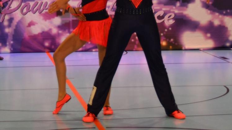 Das B-Klasse Paar Jesko Opitz und Lisa Finster tanzte sich bei den Norddeutschen Meisterschaften auf Platz sechs. Foto: Walter Buck