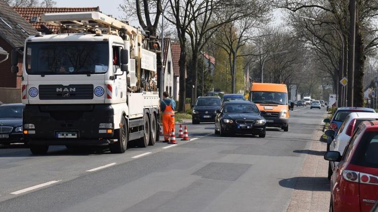 Kanalreinigungsarbeiten an der Syker Straße haben am Montag für Behinderungen im Autoverkehr gesorgt. 