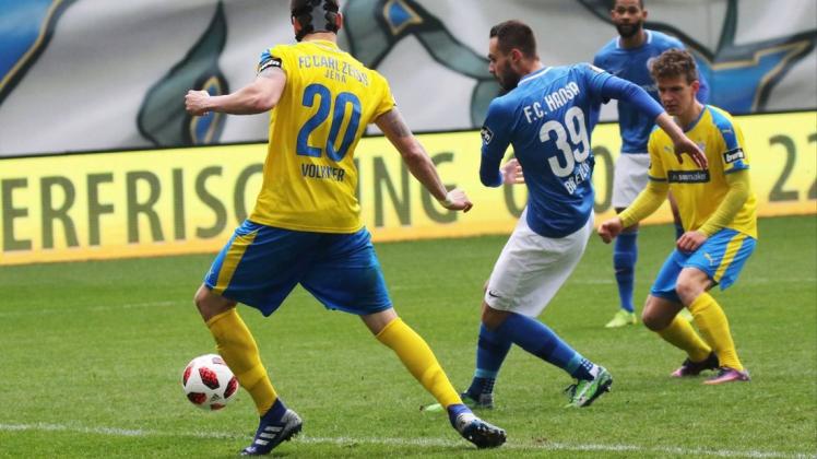 Da war die weiß-blaue Hansa-Welt noch in Ordnung: Pascal Breier trifft zum 1:1 gegen den FC Carl Zeiss Jena. Endstand: 1:2.