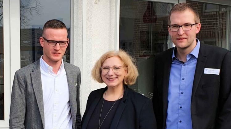 Daniela De Ridder diskutierte unter anderem mit Julias Frilling (links) und Christian Weßling, Geschäftsführer der Wirtschaftsjunioren. Foto: Wirtschaftsjunioren