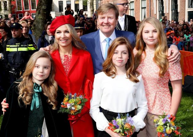 2018 in Groningen: Prinzessin Ariane (von links), Königin Maxima, König Willem-Alexander, Prinzessin Alexia und Prinzessin Amalia beim traditionellen "koningsdag". Foto: dpa/Albert Nieboer/RoyalPress