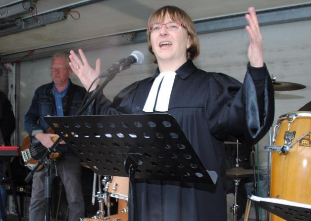 Den Gottesdienst feierte Pastorin Stefanie Lohmann. Foto: Björn Thienenkamp Den Gottesdienst feierte Pastorin Stefanie Lohmann. Foto: Björn Thienenkamp