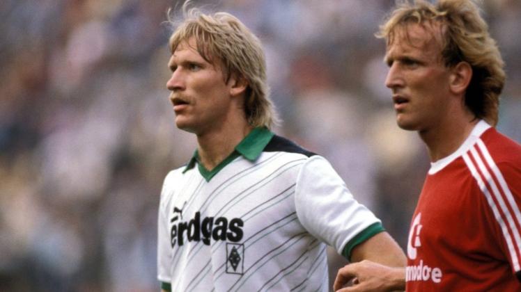 Uwe Rahn (l.) im Trikot von Borussia Mönchegladbach im Duell mit Andreas Brehme. Foto: imago/Kicker/Liedel