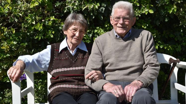 Hanna und Herbert Kruse aus Heide in Ganderkesee sind seit 65 Jahren verheiratet. Foto: Christopher Bredow
