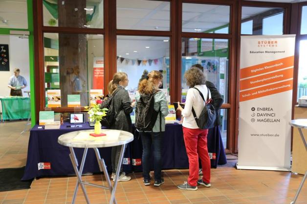 Eine Fülle an Informationen gab es beim Netzwerktreffen "Mobiles Lernen" im Schulzentrum Lohne. Foto: Schulzentrum Lohne Eine Fülle an Informationen gab es beim Netzwerktreffen "Mobiles Lernen" im Schulzentrum Lohne. Foto: Schulzentrum Lohne