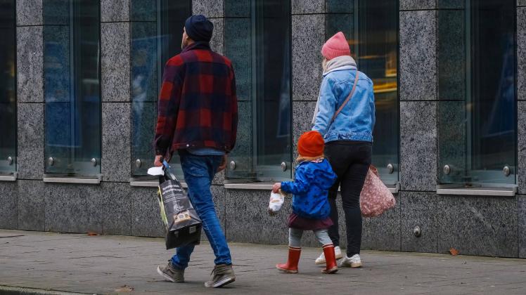 Kinder sollen auch nach der Adoption erfahren können, wer ihre leiblichen Eltern sind. (Symbolbild)