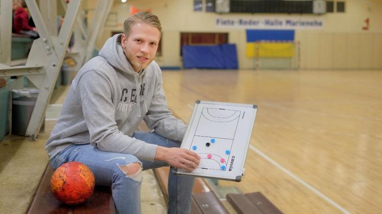 Mit Herzblut beim HC Empor: Felix Mehrkens. Der 24-Jährige ist als Trainer und  Spieler gleichzeitig im  Handball aktiv.