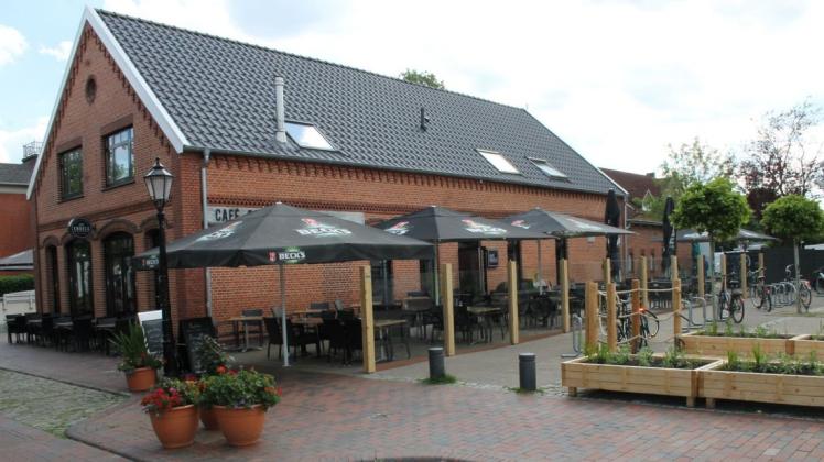 Für das Cafe Engels am Hauptkanal in Papenburg ist die Livemusikveranstaltung zu Pfingsten gleichzeitig die offizielle Wiedereröffnung nach der Sanierung des Cafes und der Neugestaltung der Außenterrasse. Foto: Daniel Gonzalez-Tepper