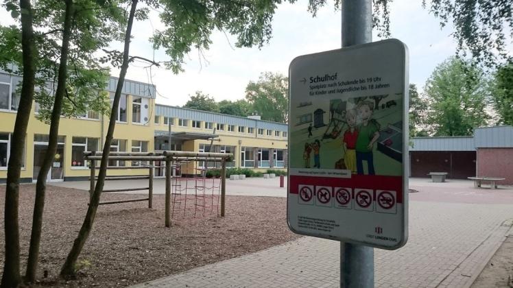 Das Lingener Kinder- und Jugendparlament setzt sich für mehr behindertengerechte Spielplätze im Stadtgebiet ein, Kijupa-Mitglieder haben dafür die Spielplätze der 16 Grundschulen in der Stadt überprüft. Kaum Barrieren gibt es auf dem Spielplatz der Johannesschule im Strootgebiet. Foto: Carsten van Bevern