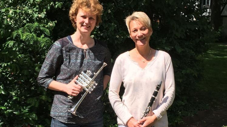 Freuen sich auf viele Musikinteressierte: Britta Rohlfing (links) und Anja Vehling. Foto: Blasorchester Bad Holzhausen