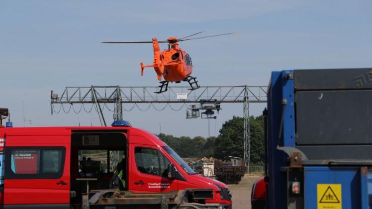 Neben Feuerwehren, DRK-Schnelleinsatzgruppen und Rettungsdiensten war auch die Luftrettung vor Ort, musste aber nicht mehr eingreifen. Foto: Heinz-Jürgen Reiß