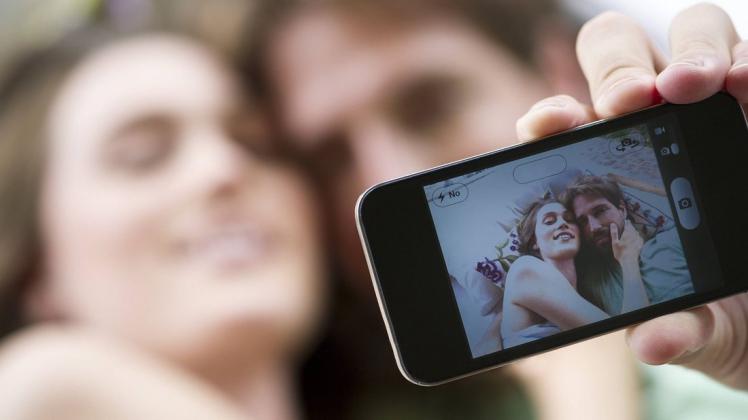 Ein aufwendiger Heiratsantrag hat über Tage viele Instagram-Nutzer in den Bann gezogen – doch wie echt war die Aktion? Foto: imago images/PhotoAlto