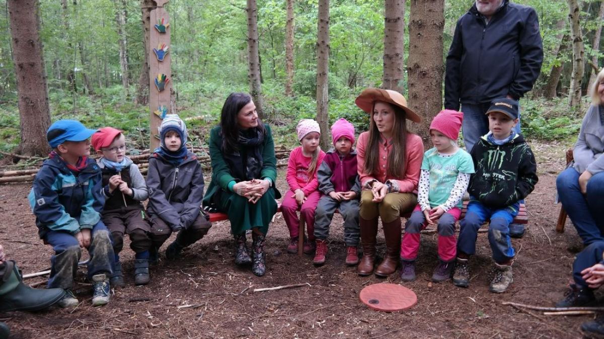 Baumkönigin besucht Papenburger Waldkindergarten "Noah" | NOZ