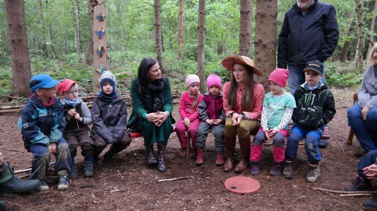 Baumkönigin besucht Papenburger Waldkindergarten "Noah" | NOZ
