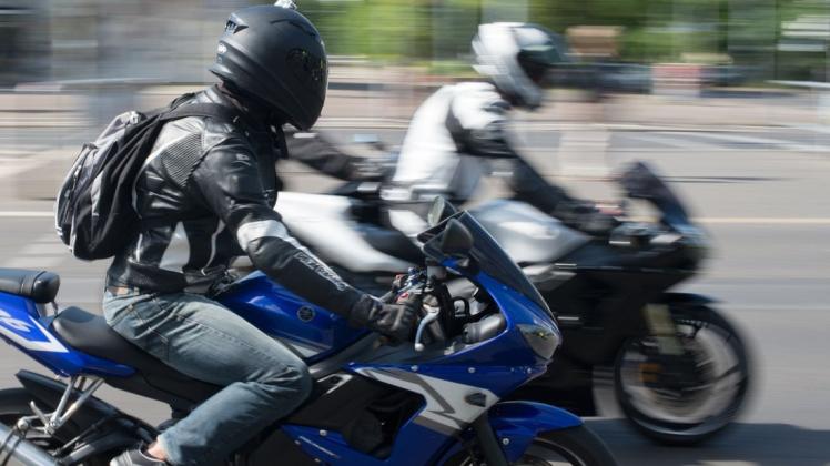 Verkehrsminsiter Andreas Scheuer (CSU) will Autofahrern den Umstieg aufs Motorrad erleichtern. Foto: dpa/Klaus-Dietmar Gabbert