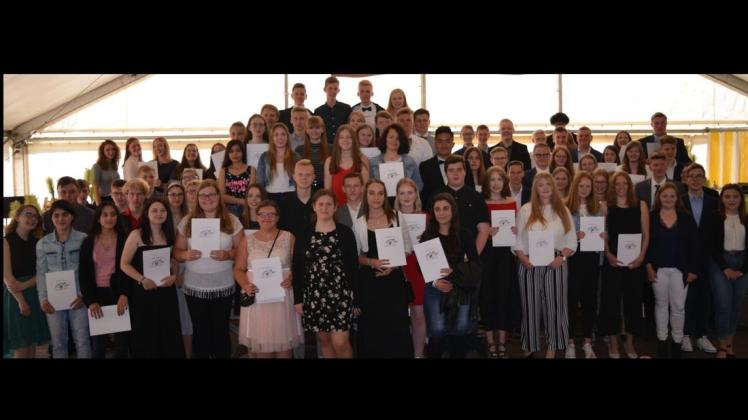 Mit dem Abschlusszeugnis in der Hand haben sich 81 Schülerinnen und Schüler von der Haselünner Bödiker-Oberschule verabschiedet. 
