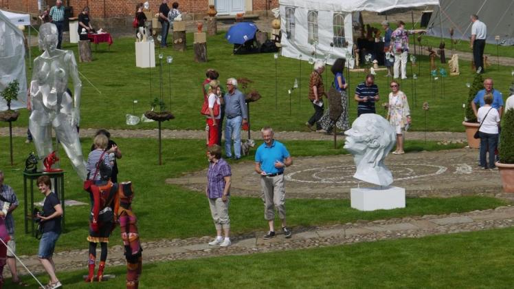 Puren Kunstgenuss dank 70 Ausstellern verspricht der Markt "Park-Art" auf dem Gelände des Emslandmuseums Schloss Clemenswerth in Sögel. 