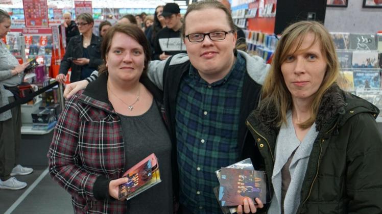 Unlängst warb Angelo Kelly im Media-Markt in Papenburg für das Konzert in Rhauderfehn. Der Auftritt wird allerdings nicht stattfinden. Foto: Mirco Moormann