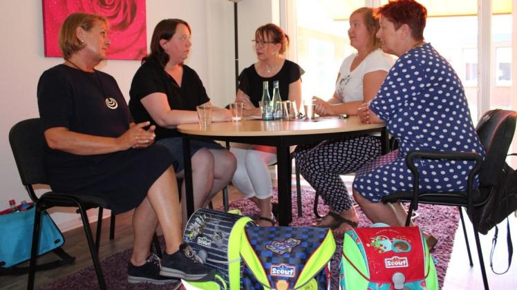Während der Gesprächsrunde: Dagmar Wölk-Eilers, Claudia Schoon, Ulrike Appeldorn, Frederike Mohs und Anne Coßmann-Wübbel (von links).. 