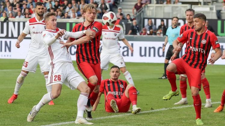 Szene aus dem erfolgreich bestrittenen Relegationsduell gegen den FC Ingolstadt. Foto: imago images/ Stefan Bösl