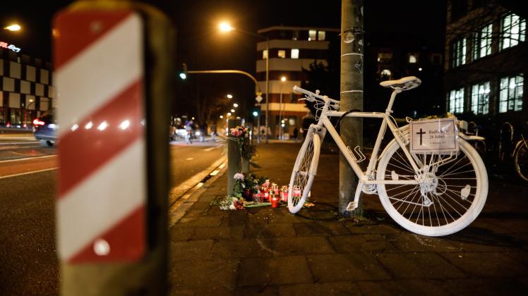 An dieser Stelle am Heger-Tor-Wall in Osnabrück ist im November ein Radfahrer gestorben. Seitdem gibt es dort eine neue Verkehrsführung.