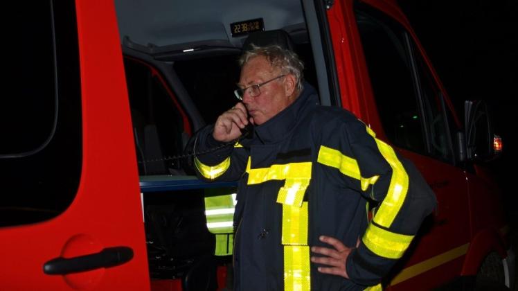 Feuerwehrleiter Ingo Bünemann nach dem Einsatz am Sloopsteinweg in der Nähe des Sundermannsees: "Die Menschen sind sehr sensibilisiert und melden sofort, wenn sie irgendwo Rauch sehen." Foto: Erna Berg