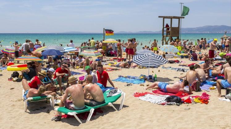 Ein Deutscher ist am Samstag an der beliebten Playa de Palma beim Baden verunglückt. Foto: imago images/imagebroker
