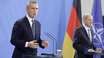 Nato-Generalsekretär Jens Stoltenberg und Bundeskanzler Olaf Scholz nach gemeinsamen Gesprächen in Berlin.