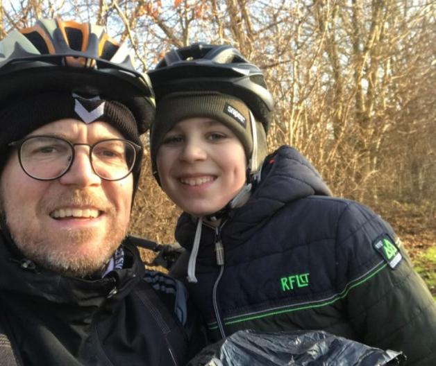 Arne Jessen sammelt auf seinen Radtouren regelmäßig Müll