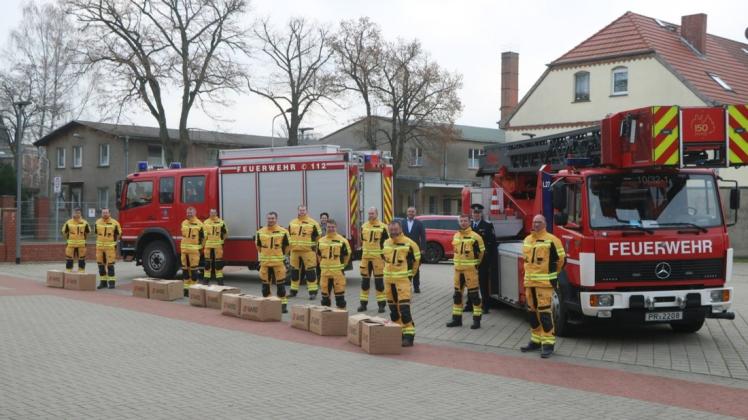 Wo werden die Kameraden der Perlberger Feuerwehr sich künftig präsentieren dürfen? An welchem Standort der Neubau der Wache künftig entstehen könnte, soll künftig geprüft werden. Eine Möglichkeit wäre der Kasültenplatz. Wo werden die Kameraden der Perlberger Feuerwehr sich künftig präsentieren dürfen? An welchem Standort der Neubau der Wache künftig entstehen könnte, soll künftig geprüft werden. Eine Möglichkeit wäre der Kasültenplatz.