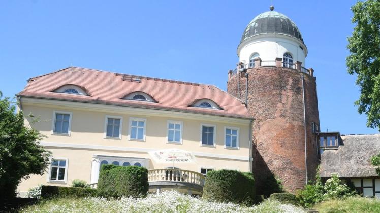 Die Burg und das Biohotel gehören zu den Besonderheiten der Stadt Lenzen.