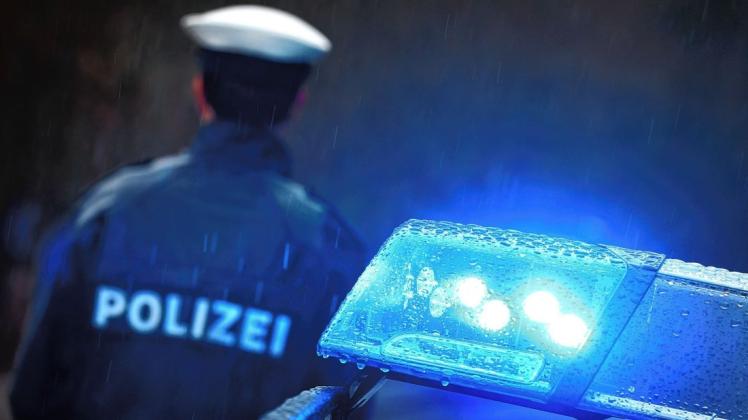 Ein flüchtiger Autofahrer baut einen Unfall in Ludwigslust. Er hatte mehrere Gründe, vor der Polizei zu fliehen.