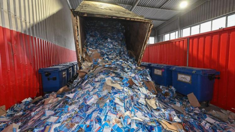 Mehrere Tonnen AfD-Flyer landeten auf dem Müll.