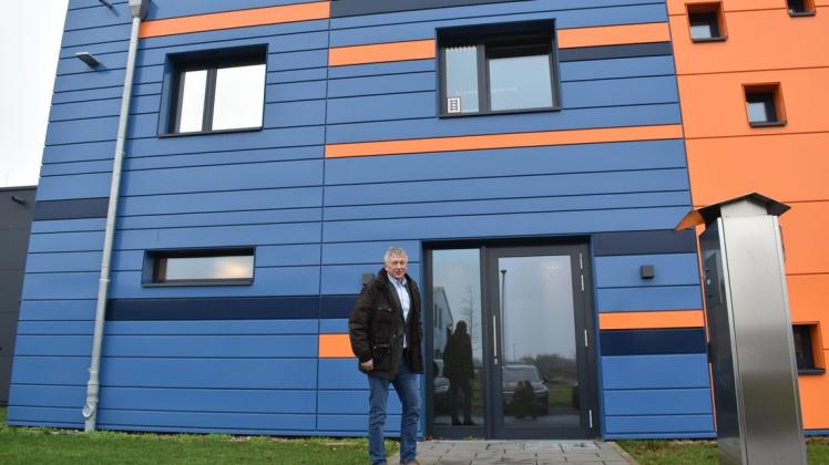 Die Firma Leukhardt Schaltanlagen Systemtechnik in der Mettenheimerstraße behauptet sich trotz Corona erfolgreich am Markt und wächst. Geschäftsführer Jens Schönrock lässt deshalb eine zweite Halle bauen.