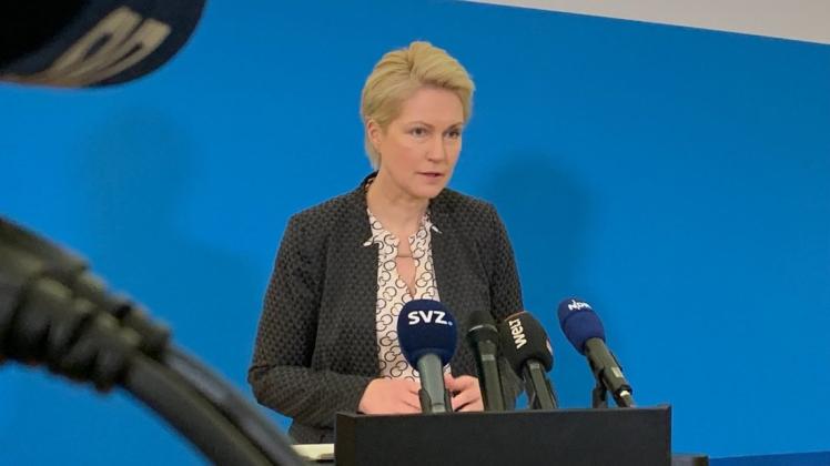 Manuela Schwesig stellt die neuen Corona-Regeln in einer Pressekonferenz vor.