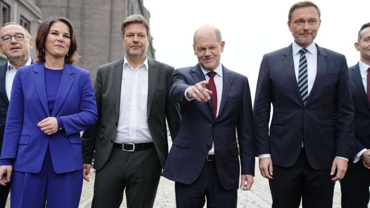Am 8. Dezember wurde Olaf Scholz zum Bundeskanzler vereidigt und auch die neuen Bundesministerinnen und -minister der rot-grün-gelben Bundesregierung übernahmen ihre Posten. Doch wer hat welches Amt inne?
