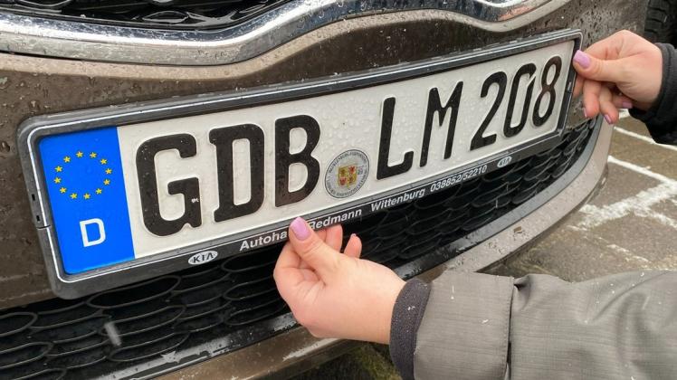 Immer mehr Autofahrer schwören auf Kennzeichen wie GDB. Das Kürzel steht für den Altkreis Gadebusch.