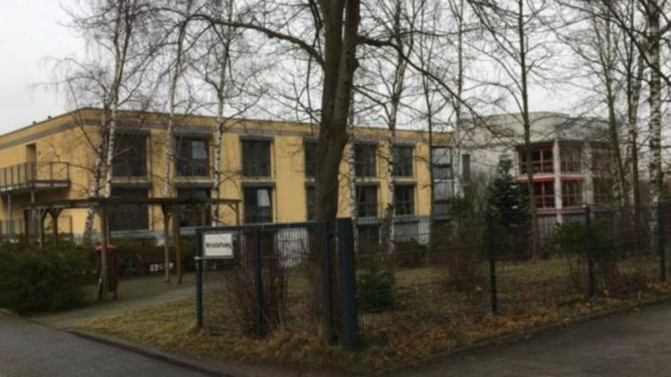 Im Pflegeheim Am Grünen Tal in der Vidiner Straße haben sich drei Bewohner und zwei Mitarbeiter mit dem Coronavirus infiziert.