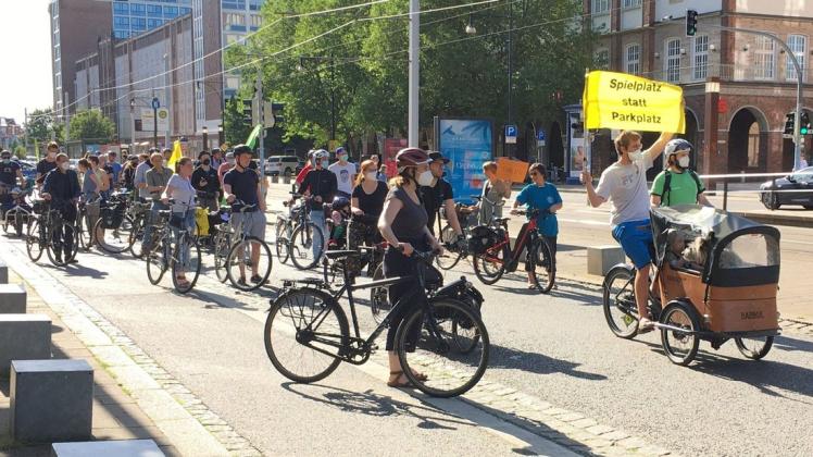 Seit Langem kämpft der Radentscheid Rostock dafür, die Lange Straße für Radfahrer sicherer zu machen.