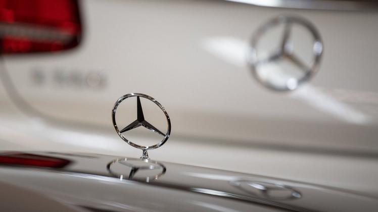 Mercedes-Benz ruft eigenen Angaben zufolge Hunderttausende Autos wegen eines technischen Defekts zurück in die Werkstatt.